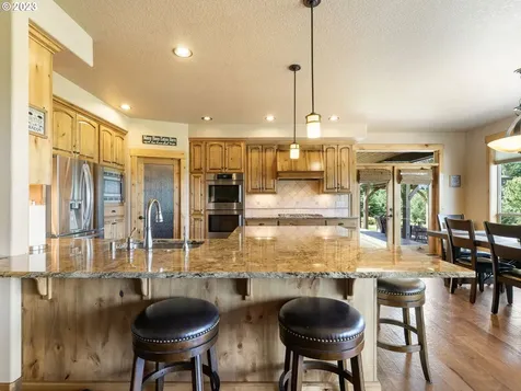 208 Ne 359th Street La Center WA 98629