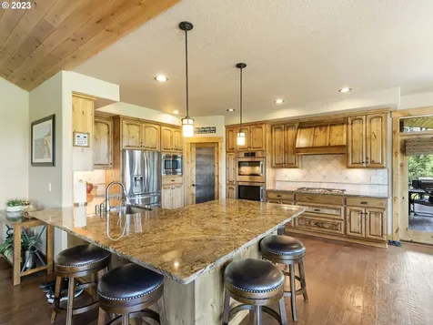 208 Ne 359th Street La Center WA 98629