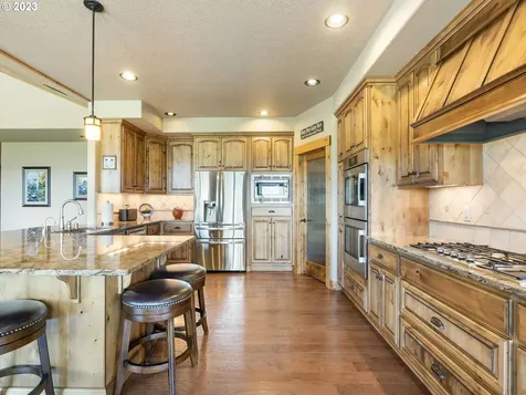 208 Ne 359th Street La Center WA 98629