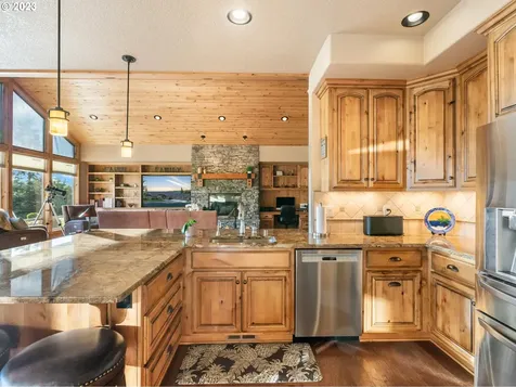 208 Ne 359th Street La Center WA 98629