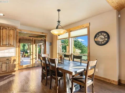 208 Ne 359th Street La Center WA 98629