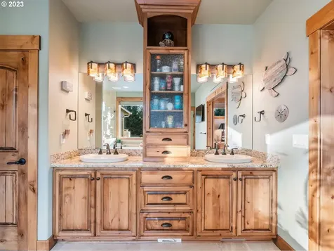 208 Ne 359th Street La Center WA 98629