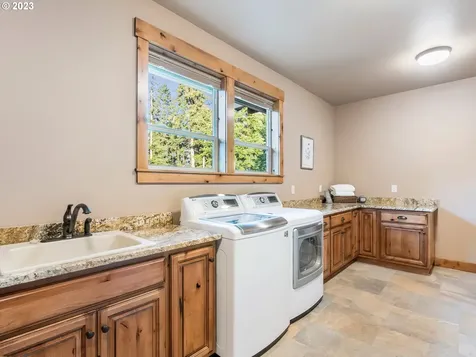 208 Ne 359th Street La Center WA 98629