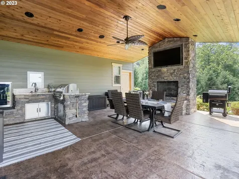 208 Ne 359th Street La Center WA 98629