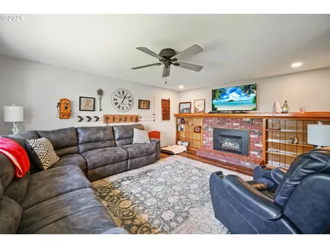 1378 Mistwood Drive NE Keizer OR 97303