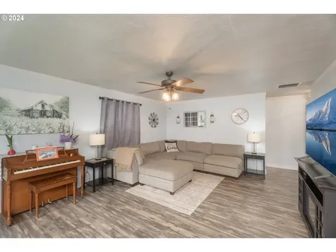 130 Ne Patterson Street Roseburg OR 97470