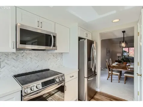 10250 SW Highland Drive Portland OR 97224