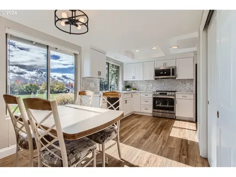 10250 SW Highland Drive Portland OR 97224