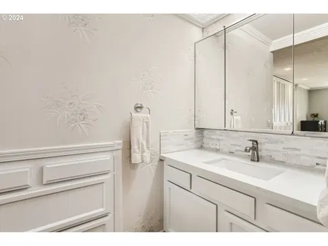 10250 SW Highland Drive Portland OR 97224