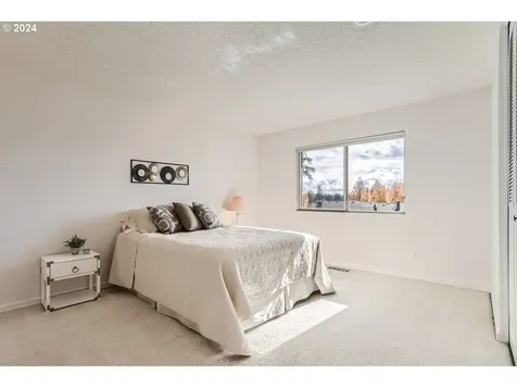 10250 SW Highland Drive Portland OR 97224