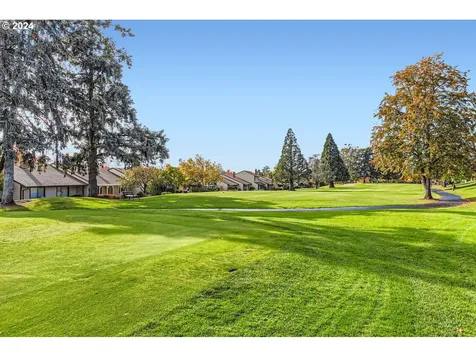 10250 SW Highland Drive Portland OR 97224