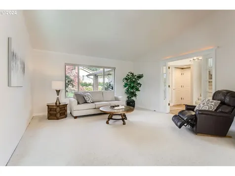 10250 SW Highland Drive Portland OR 97224