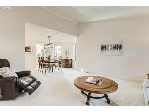 10250 SW Highland Drive Portland OR 97224