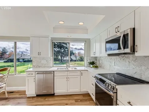 10250 SW Highland Drive Portland OR 97224