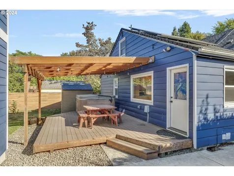 3553 SE Long Street Portland OR 97202
