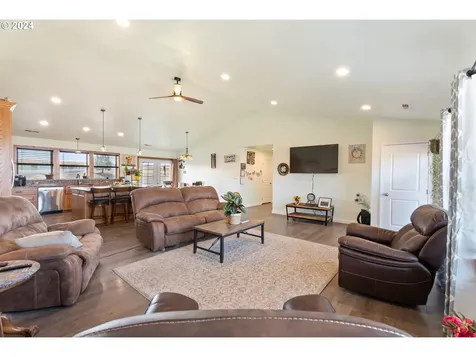 421 W Mill Street Weston OR 97886