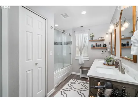 1205 Ne 94th Place Vancouver WA 98664