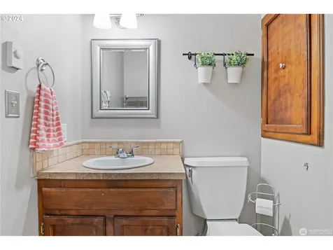 109 Holly Park Street Longview WA 98632