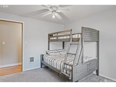 109 Holly Park Street Longview WA 98632
