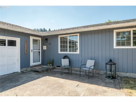 109 Holly Park Street Longview WA 98632
