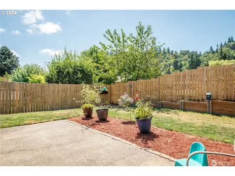 109 Holly Park Street Longview WA 98632