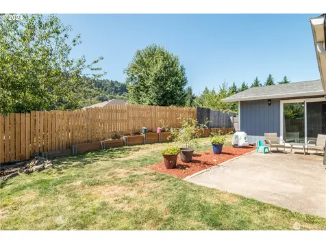109 Holly Park Street Longview WA 98632