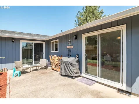 109 Holly Park Street Longview WA 98632