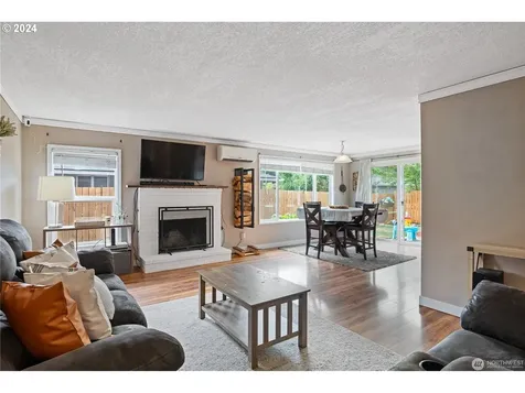 109 Holly Park Street Longview WA 98632