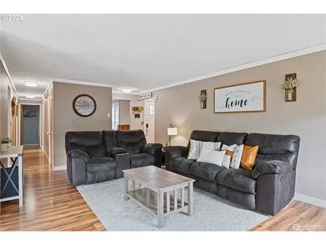 109 Holly Park Street Longview WA 98632