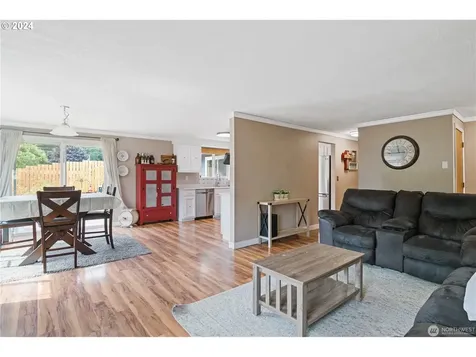 109 Holly Park Street Longview WA 98632