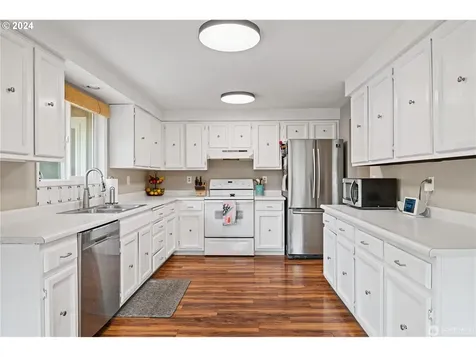 109 Holly Park Street Longview WA 98632