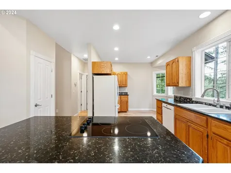 626 S 73rd Street Springfield OR 97478