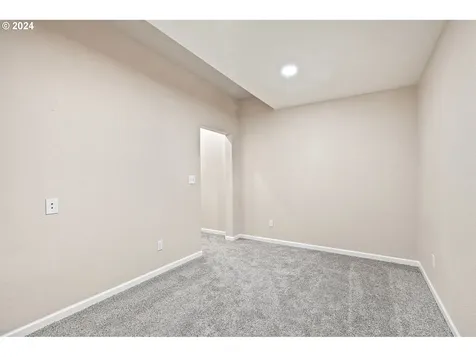 626 S 73rd Street Springfield OR 97478