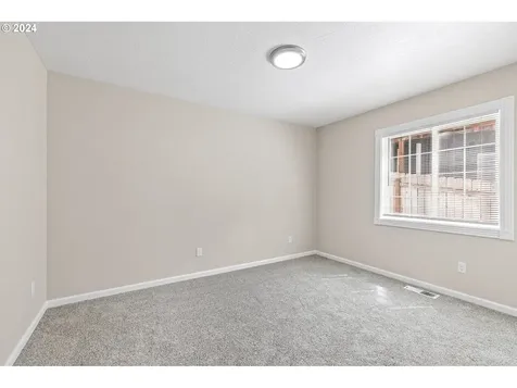 626 S 73rd Street Springfield OR 97478
