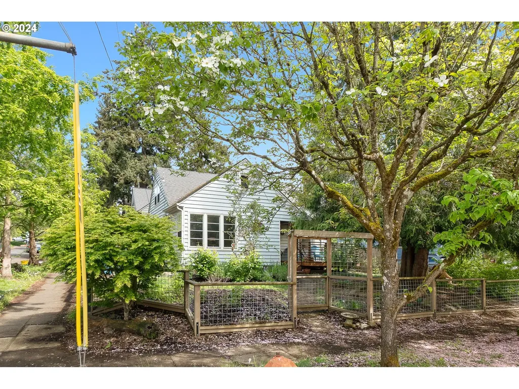 2304 Se 51st Avenue Portland OR 97215