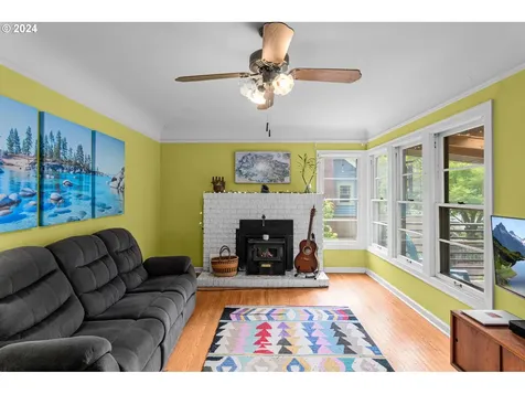 2304 Se 51st Avenue Portland OR 97215