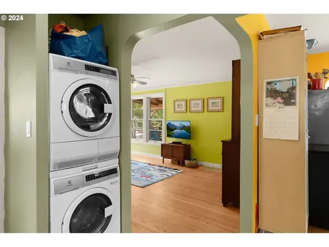 2304 Se 51st Avenue Portland OR 97215