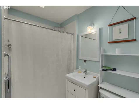 2304 Se 51st Avenue Portland OR 97215