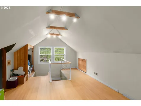 2304 Se 51st Avenue Portland OR 97215