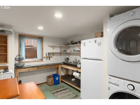 2304 Se 51st Avenue Portland OR 97215