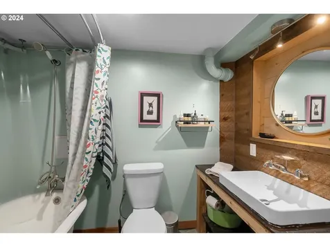 2304 Se 51st Avenue Portland OR 97215