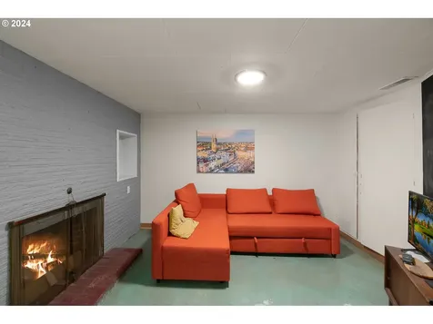 2304 Se 51st Avenue Portland OR 97215