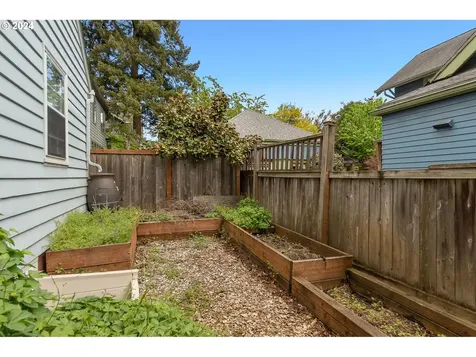 2304 Se 51st Avenue Portland OR 97215