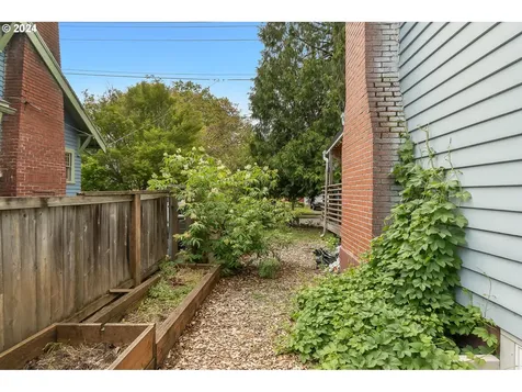 2304 Se 51st Avenue Portland OR 97215