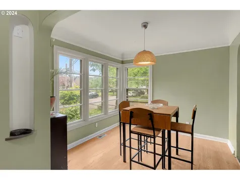 2304 Se 51st Avenue Portland OR 97215