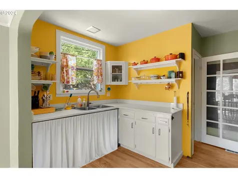 2304 Se 51st Avenue Portland OR 97215