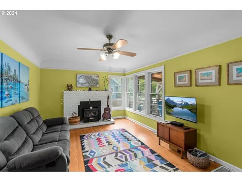 2304 Se 51st Avenue Portland OR 97215