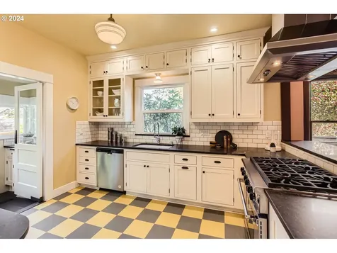 5135 NE 24th Avenue Portland OR 97211