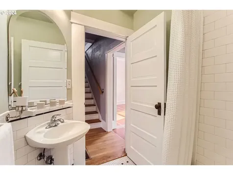 5135 NE 24th Avenue Portland OR 97211