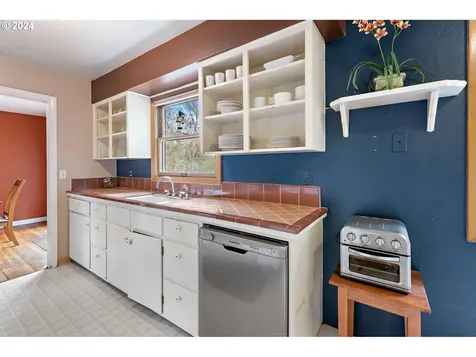 7824 Sw 5th Avenue Portland OR 97219